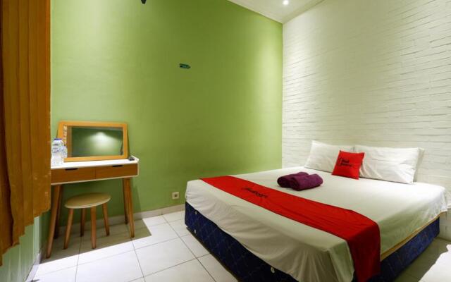 RedDoorz near Universitas Diponegoro 2