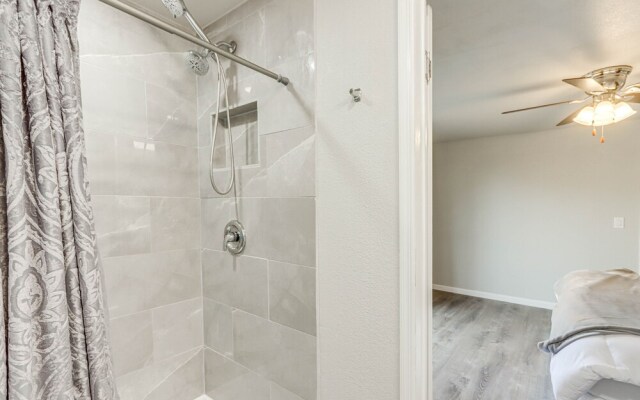 Lakefront Rogers Retreat w/ Grill & Spacious Deck