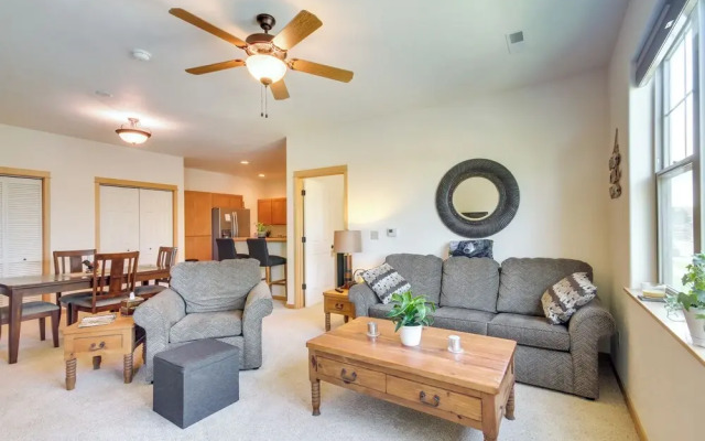Cozy Livingston Condo w/ Balcony & Mtn View!