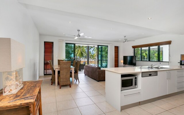 Belle Escapes - Beachfront Ocean View Apartment "4"