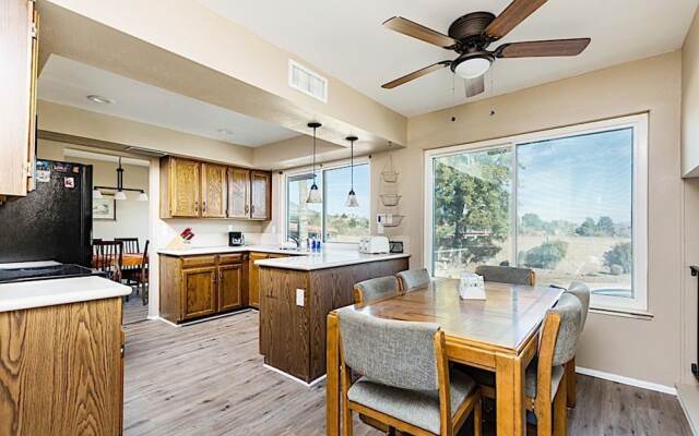 Shadow Mountain Retreat 4BR by Casago