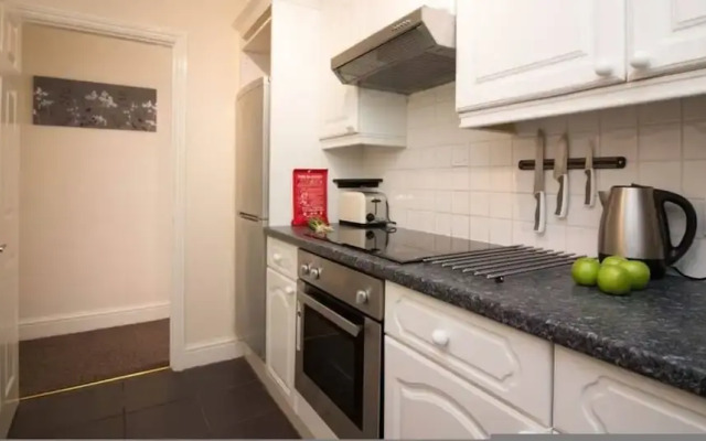 Stayzo Penthouse Accommodation 1- Premier Lodge
