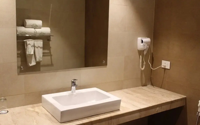 Ariya Hotel