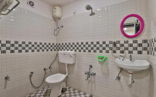 Maahi Palace By OYO Rooms