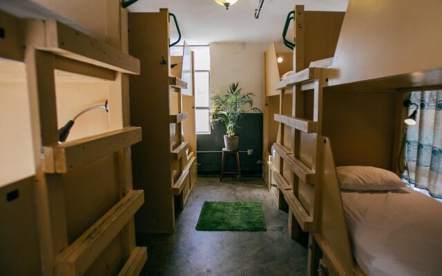 Firehouse Hostel & Lounge