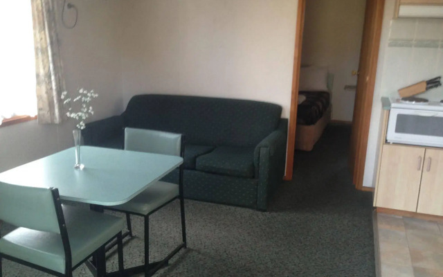 Golden Country Motel & Caravan Park