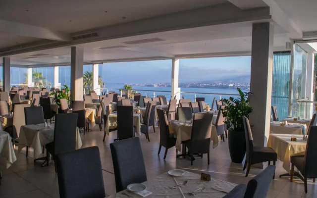 Theo Sunset Bay Hotel
