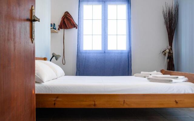 Doria's Seaview Apartment at Keratokampos I