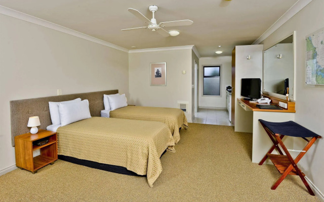 Whangaparaoa Lodge Motel