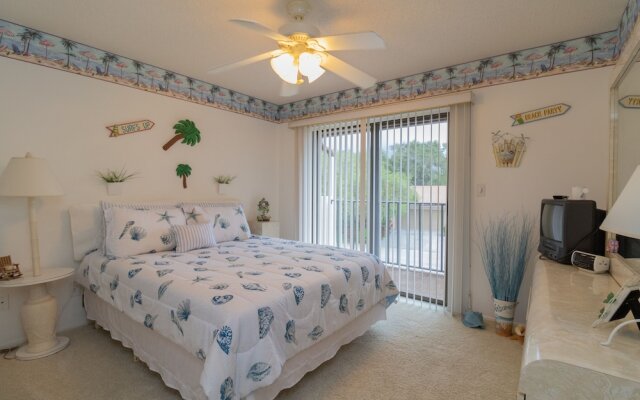 2 Bedroom With Community Pool Close To The Beaches 2 Condo by Redawning