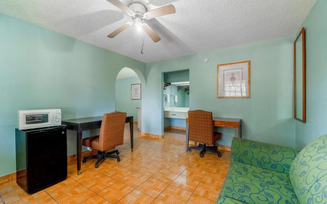 Lone Star Inn & Suites