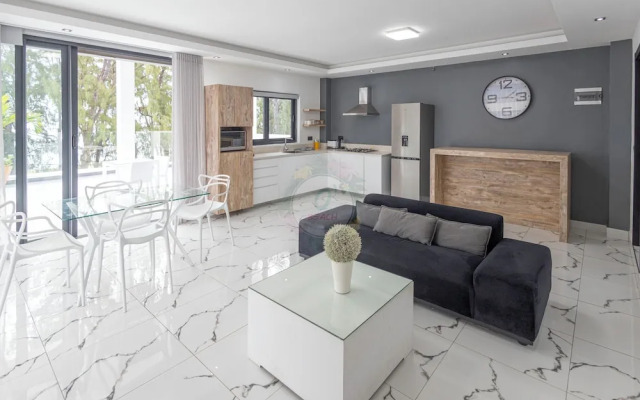 O'Beach Boutique Studios