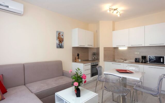 Varna South Bay Apart Complex