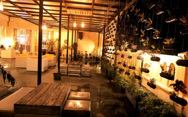 Amarelo Hotel Solo
