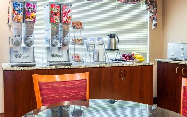 Clarion Inn & Suites Indianapolis Northwest