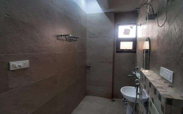 OYO 82834 Krishna Guest House