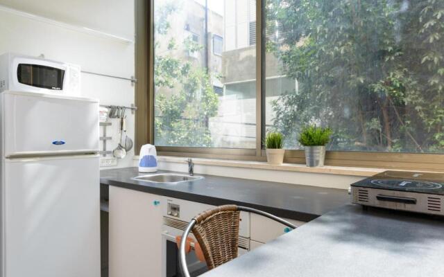 Unique Frug Apartment by TLV2rent