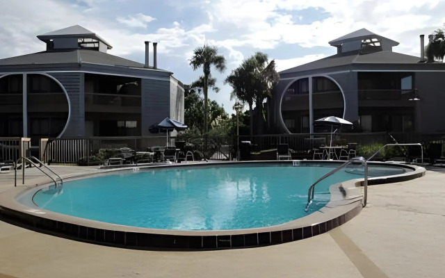 Hibiscus Oceanfront Resort