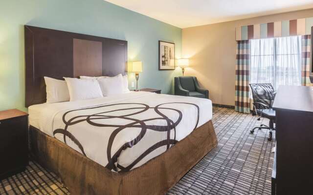 La Quinta Inn & Suites by Wyndham Fort Worth - Lake Worth