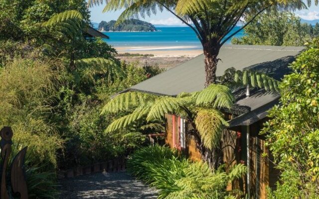 Abel Tasman Ocean View Chalet