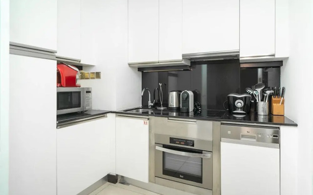 Luton Vacation Homes - Address Marina