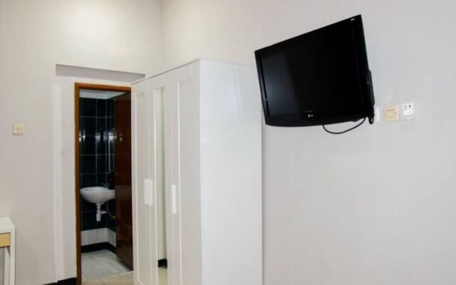 RedDoorz Plus Near Mall Kelapa Gading