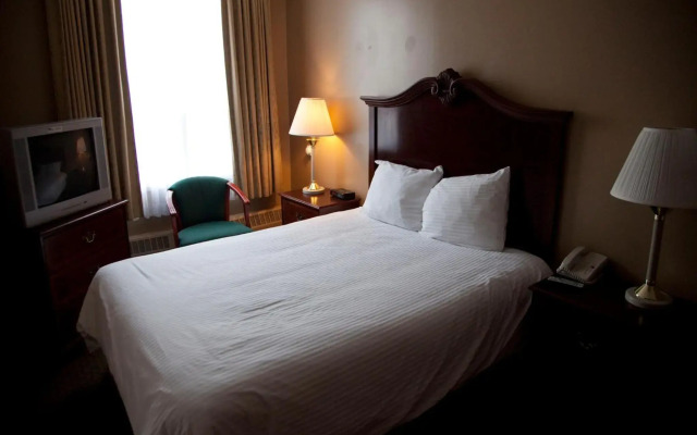 Hotel Senator
