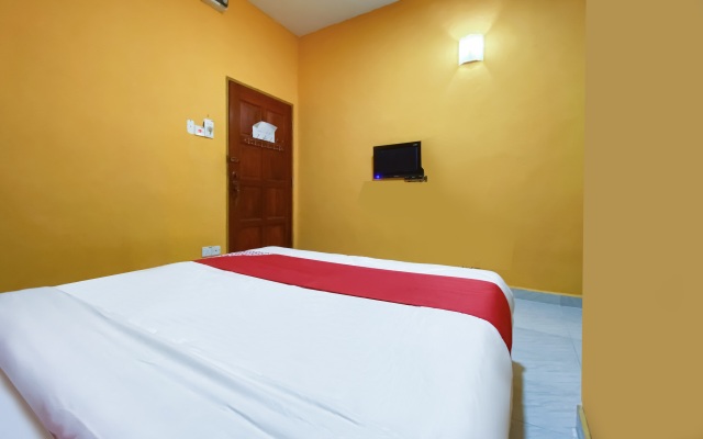 Super OYO 90039 Coop Hotel Kangar