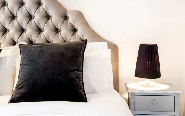 Modern 1BD in the Heart of Richmond w Pool & Gym