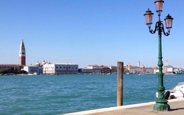 Venetian Mood: Secret Garden