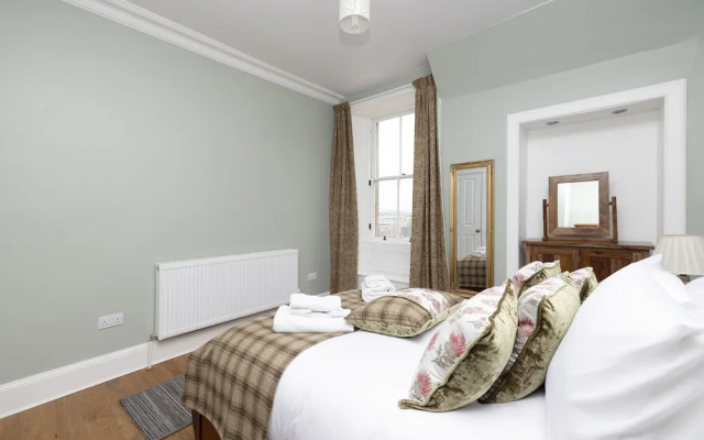 JOIVY Charming 2-Bed Flat Near Edinburgh Castle