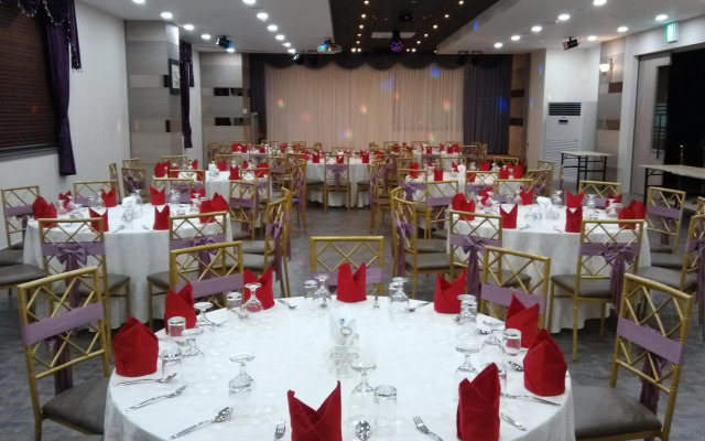 Hyunjin Tourist Hotel