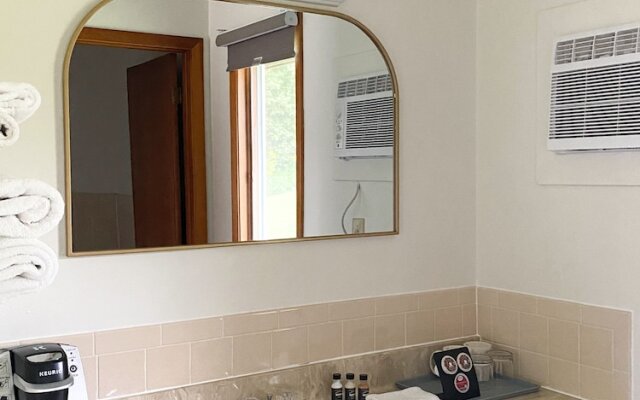 The River Hills Motel - Algoma, WI - Near Door County