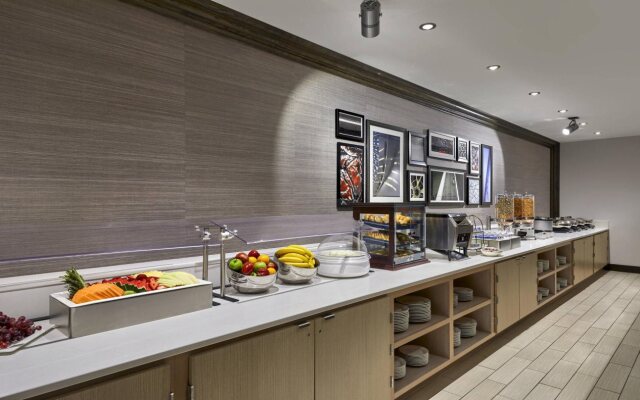 Sheraton Milwaukee Brookfield Hotel