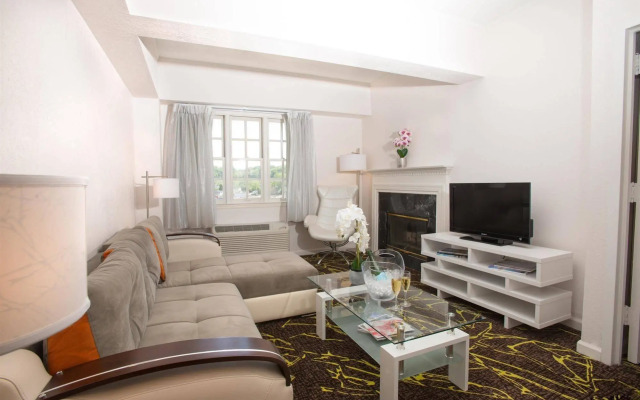 The Roslyn, Tapestry Collection by Hilton