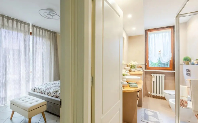 Casa Ambra in Lucca With 1 Bedrooms and 1 Bathrooms