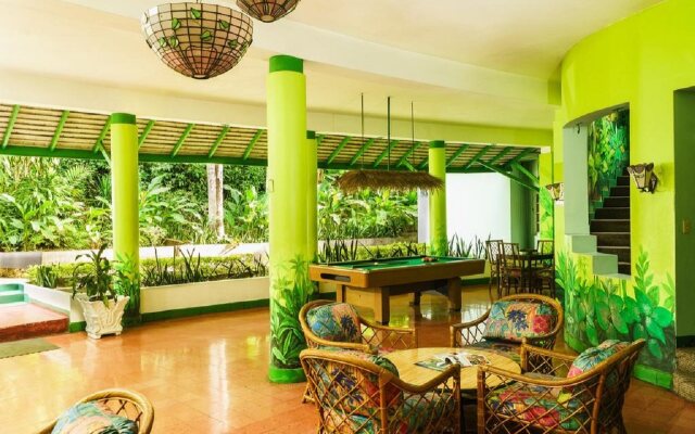 Doctors Cave Beach Hotel