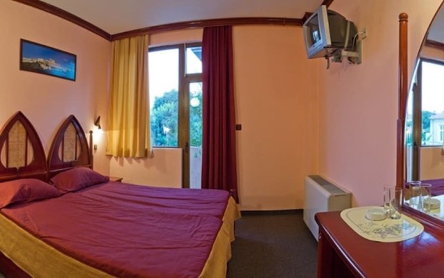 Hotel Mants II