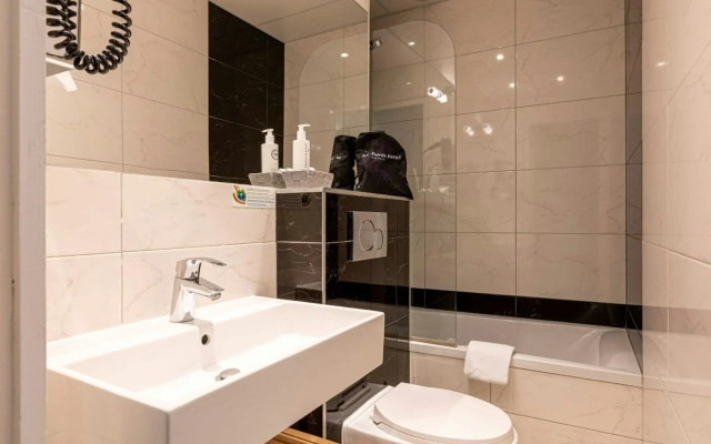 Hotel Olympic Paris Boulogne by Patrick Hayat
