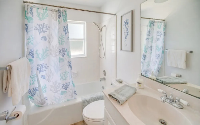 Cozy & Bright Naples Abode w/ Community Amenities!