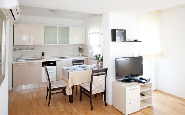 Apartments Summer Residence Maja