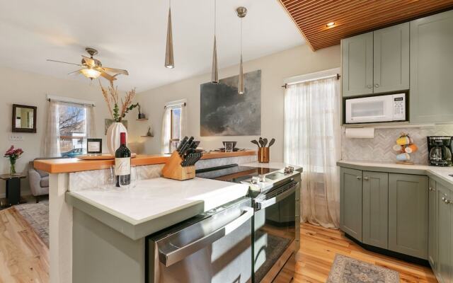 Lavish Retreat in Old Town - Walk Everywhere!