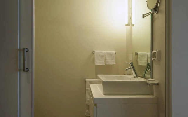 1866 Court & Suites