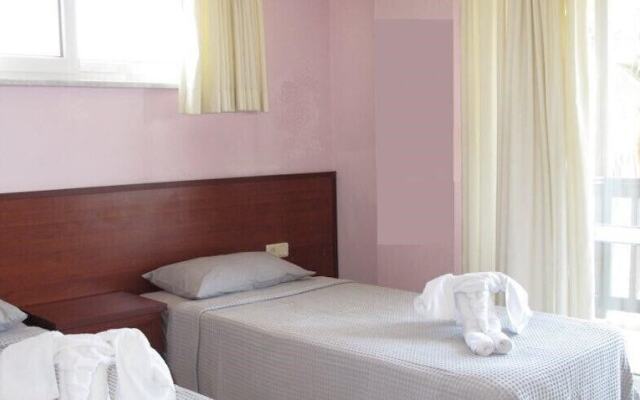 Villa RN4D by JoyLettings