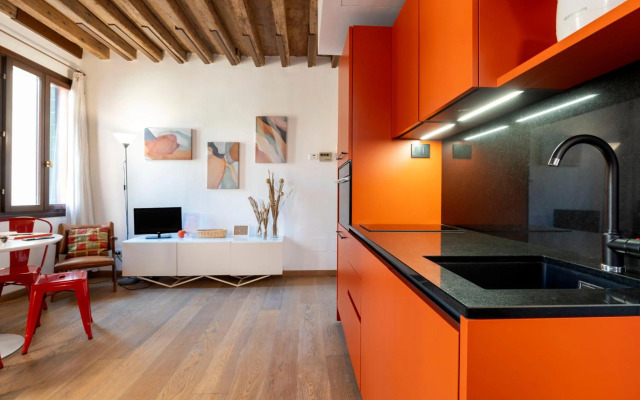 Contemporary Apartment in Venice FF