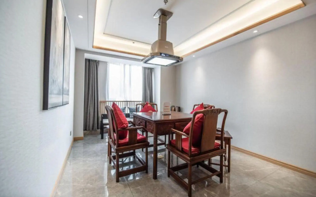 L'Oreal County Hotel