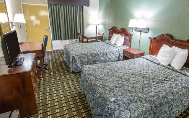 Rodeway Inn Laurens