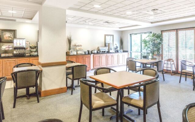 Spark by Hilton Tupelo