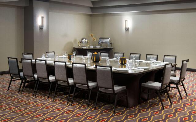 Embassy Suites by Hilton Dulles Airport