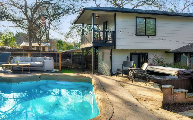 Luxury Zilker Home Pool Hot Tub Kitchen